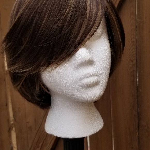 Short Brown With Highlights ☆ Fast Shipping ♡ - Picture 2 of 8